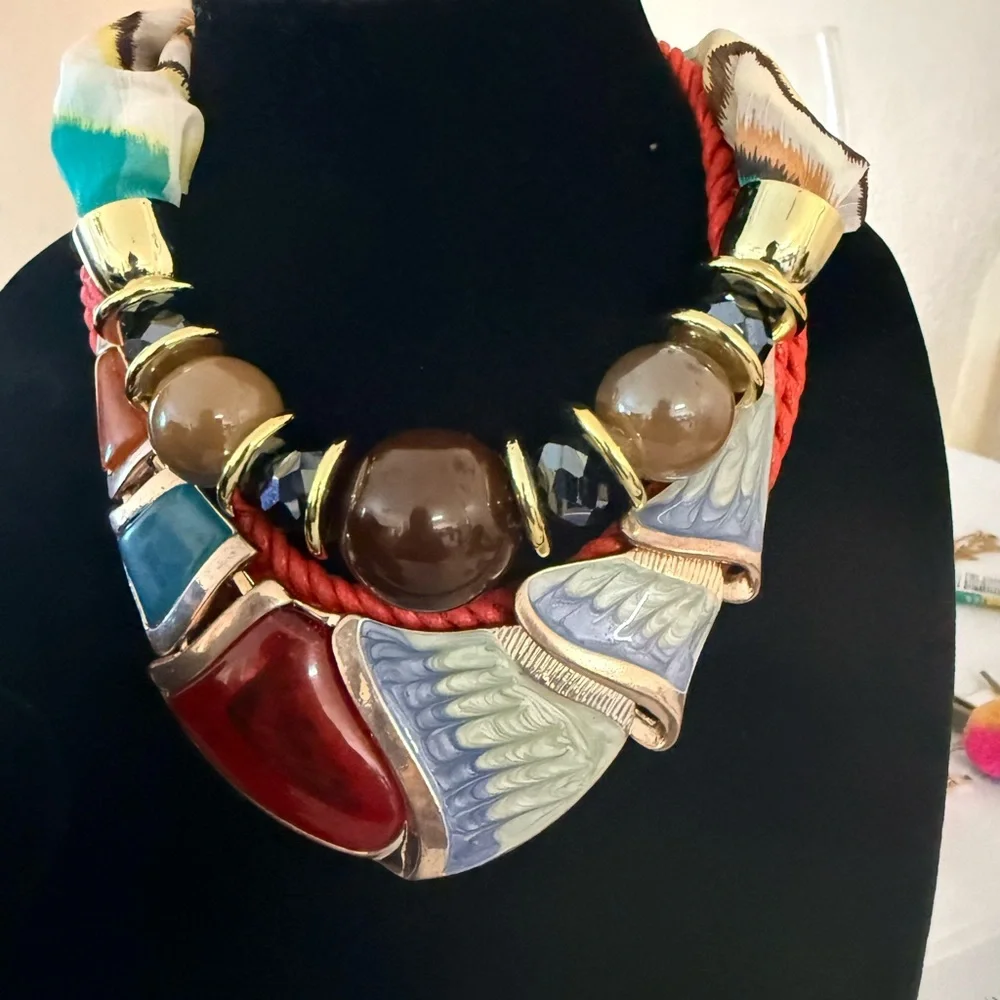 Vintage Colorful Beaded Necklace and earrings 
6 necklaces 
2 earrings - Picture 13 of 16